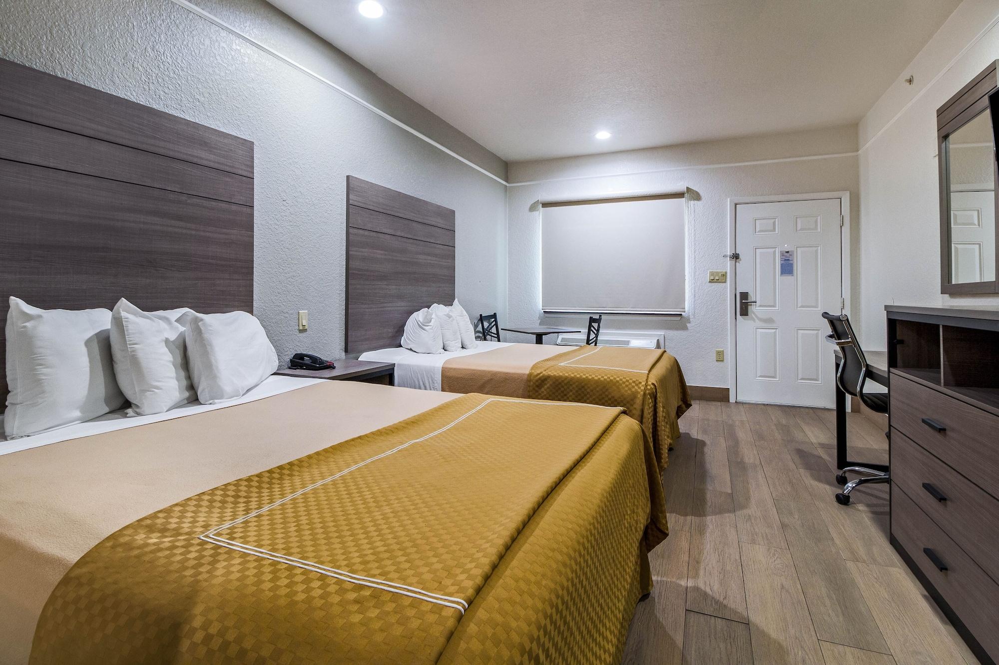 Scottish Inn And Suites Baytown Exterior photo