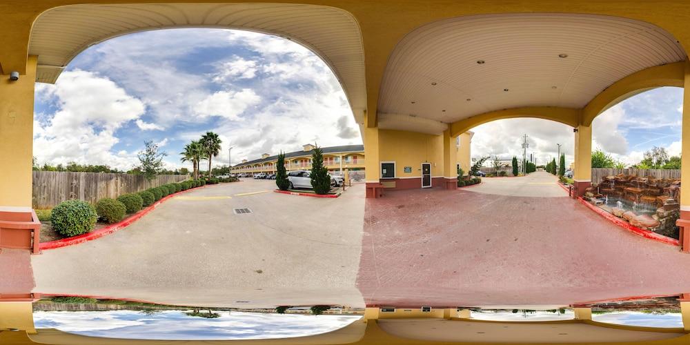 Scottish Inn And Suites Baytown Exterior photo