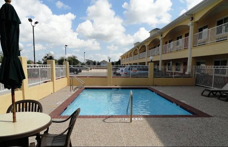 Scottish Inn And Suites Baytown Exterior photo